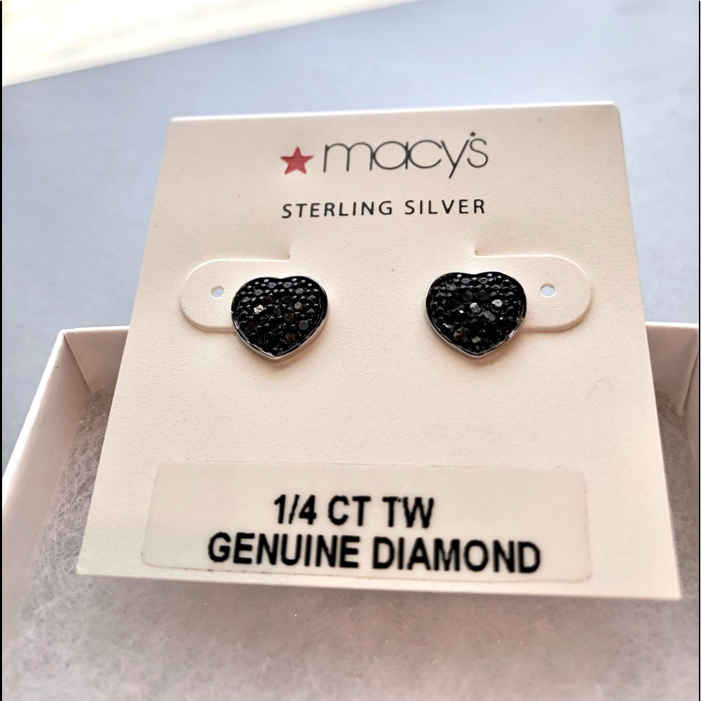 NWT Genuine Diamond Black heart shaped earrings 🖤